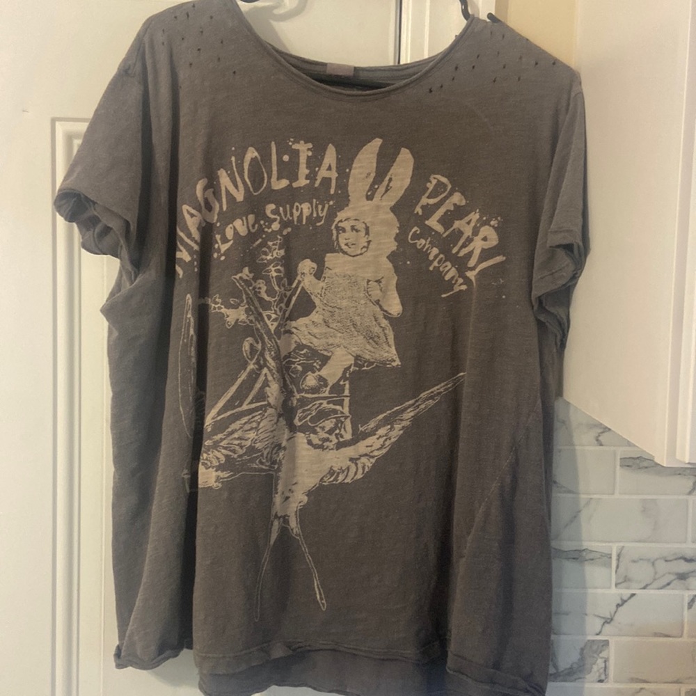 Magnolia Pearl OS grey tshirt